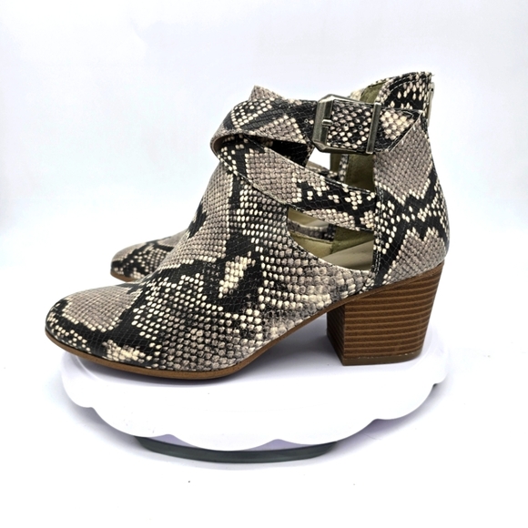 Fergalicious Fergie Shoes Women 9.5M Kelsey Natural Snake Cutout Ankle Booties